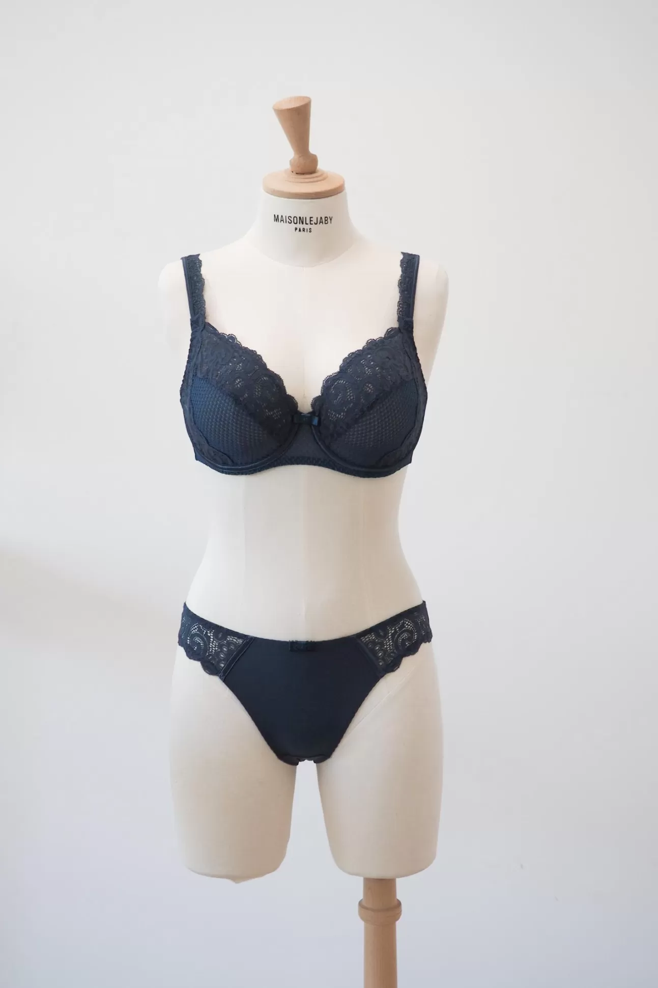 Maison Lejaby Gaby*Soutien-Gorge Armatur Grande Taille Bleu Nuit En Dentelle De Calais Nuit Bleue