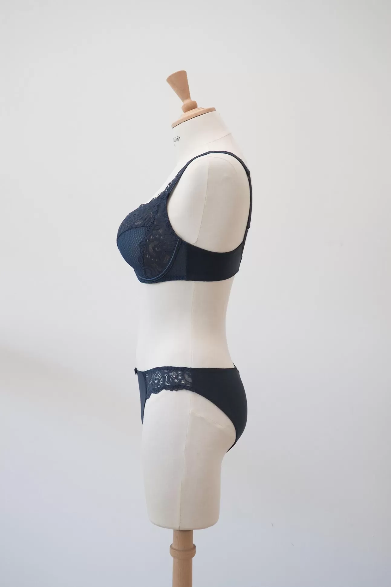 Maison Lejaby Gaby*Soutien-Gorge Armatur Grande Taille Bleu Nuit En Dentelle De Calais Nuit Bleue