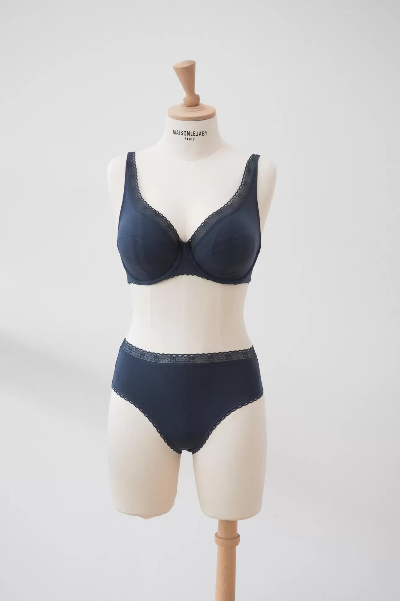 Maison Lejaby La Petite Lejaby*Soutien-Gorge Armatur Grande Taille Bleu Nuit Issu De Fibres V G Tales Nuit Bleue