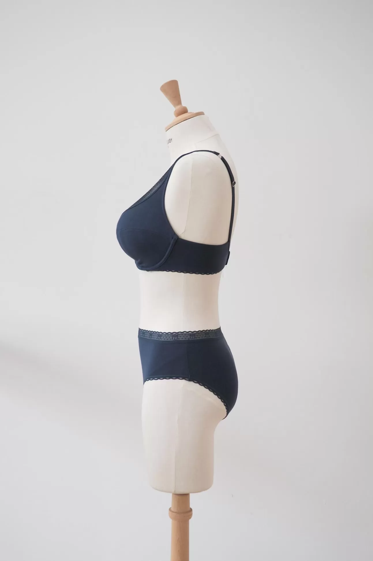 Maison Lejaby La Petite Lejaby*Soutien-Gorge Armatur Grande Taille Bleu Nuit Issu De Fibres V G Tales Nuit Bleue