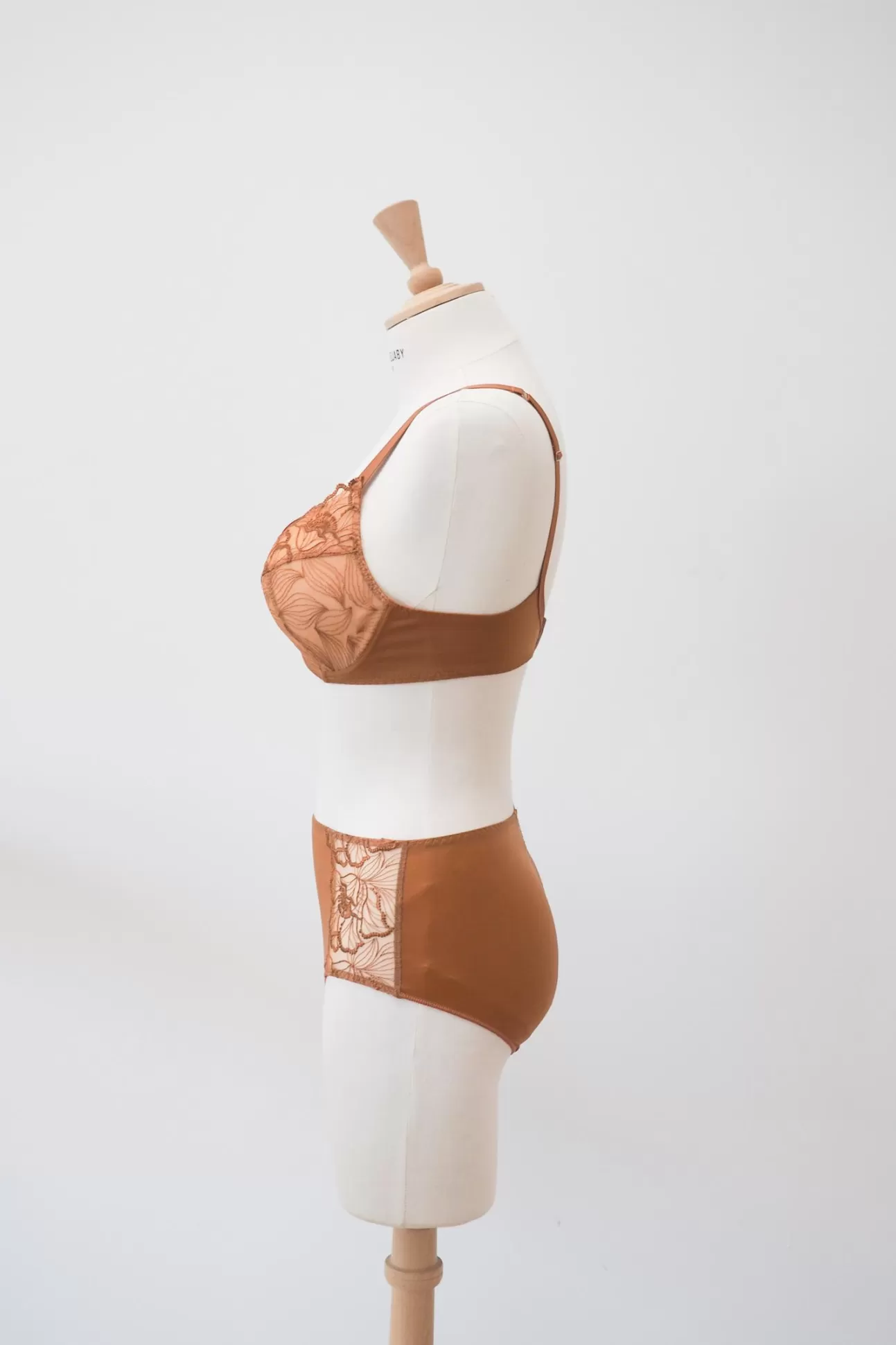 Maison Lejaby Bonnets F, G, H*Soutien-Gorge Armatur Grande Taille En Broderie Suisse Ocre Sienne