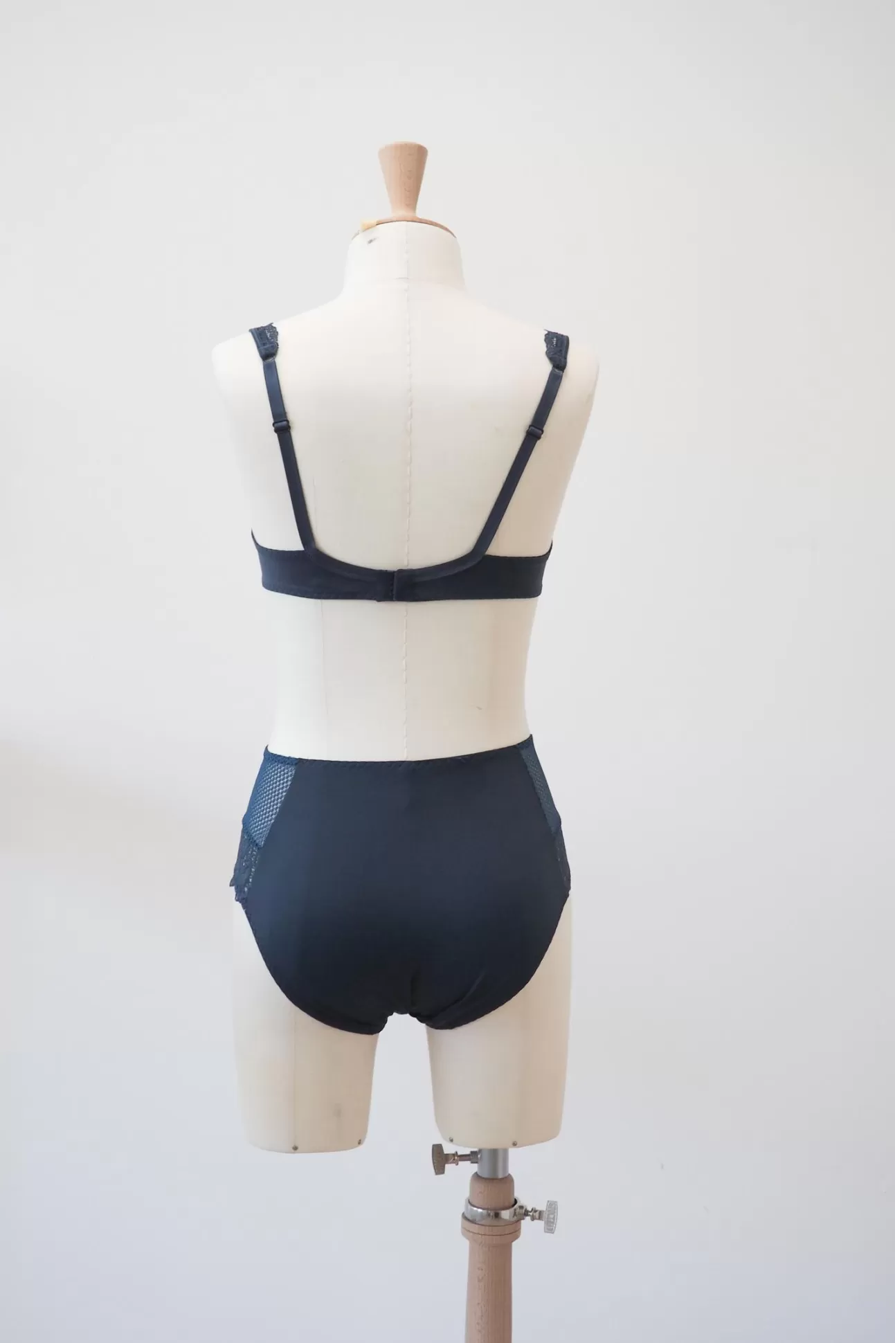 Maison Lejaby Gaby*Soutien-Gorge Avec Armatures Bleu Nuit En Dentelle De Calais Nuit Bleue