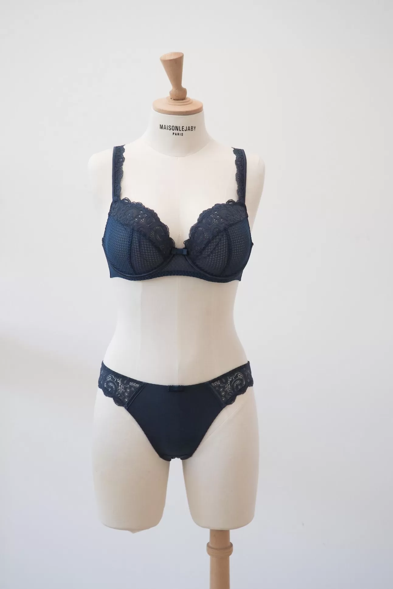 Maison Lejaby Gaby*Soutien-Gorge Balconnet Armatur Grande Taille Bleu Nuit En Dentelle De Calais Nuit Bleue