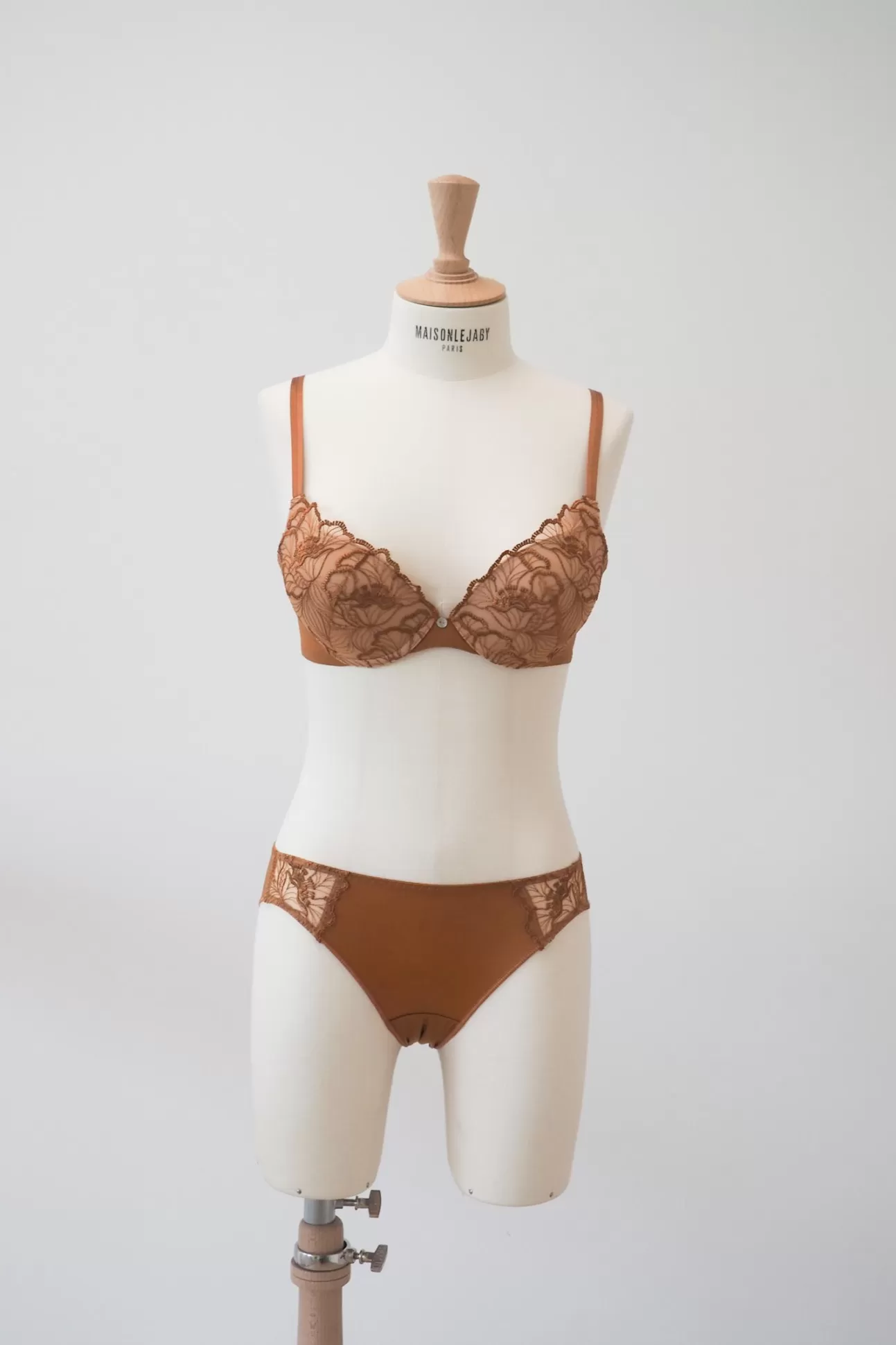 Maison Lejaby Avec Armatures*Soutien-Gorge Corbeille En Broderie Suisse Ocre Sienne