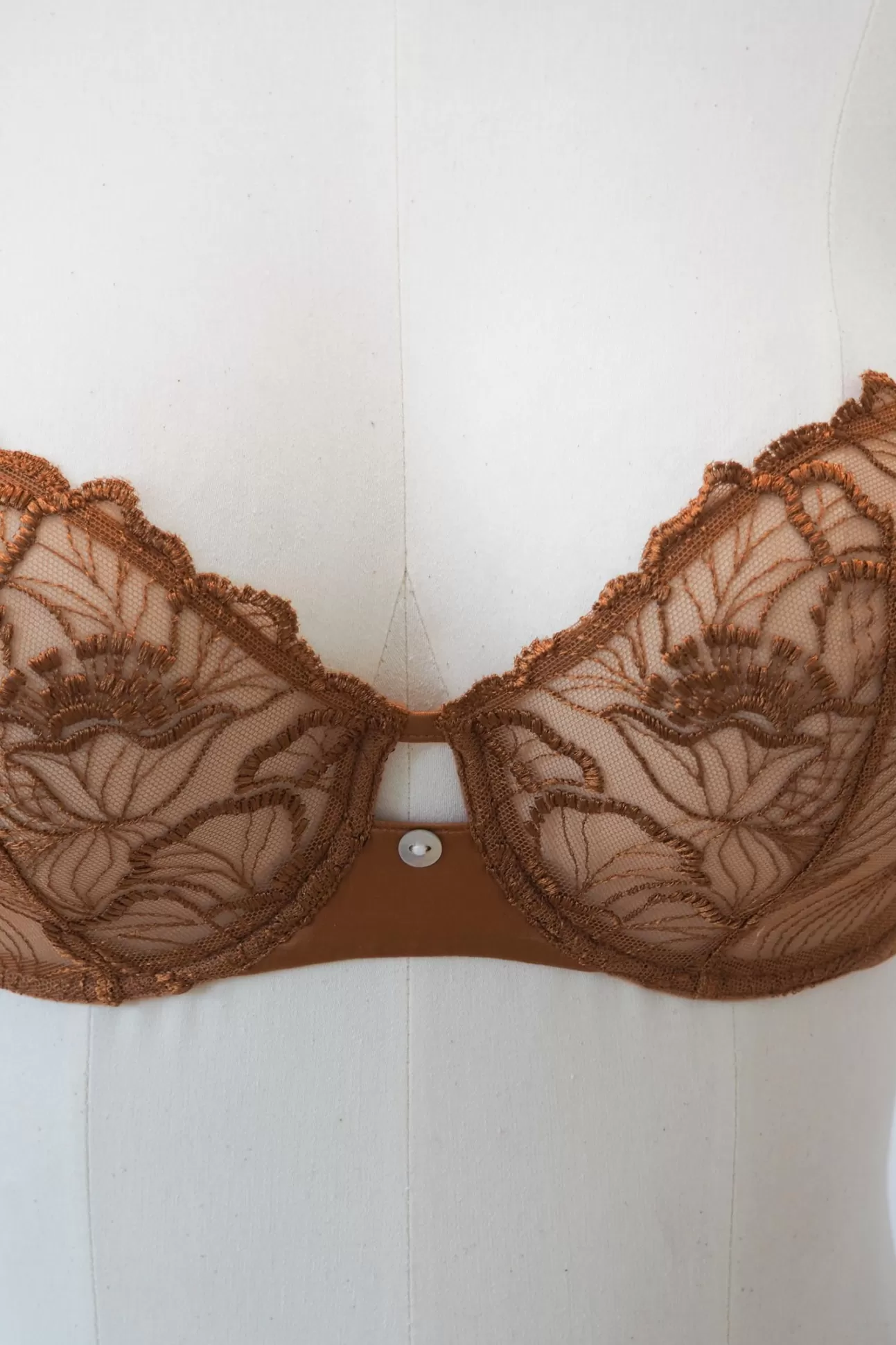 Maison Lejaby Avec Armatures*Soutien-Gorge Corbeille En Broderie Suisse Ocre Sienne