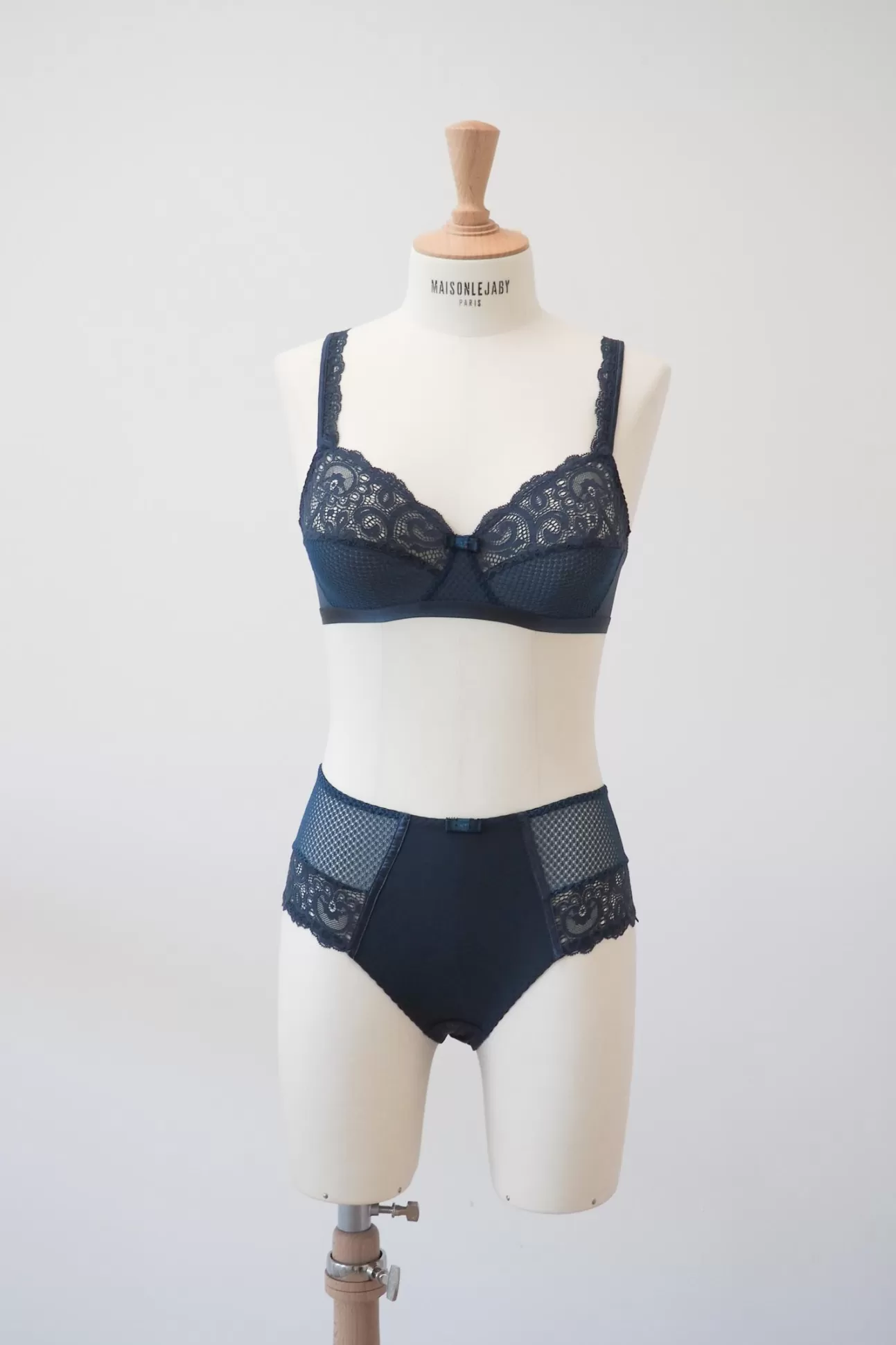 Maison Lejaby Gaby*Soutien-Gorge Sans Armatures Bleu Nuit En Dentelle De Calais Nuit Bleue