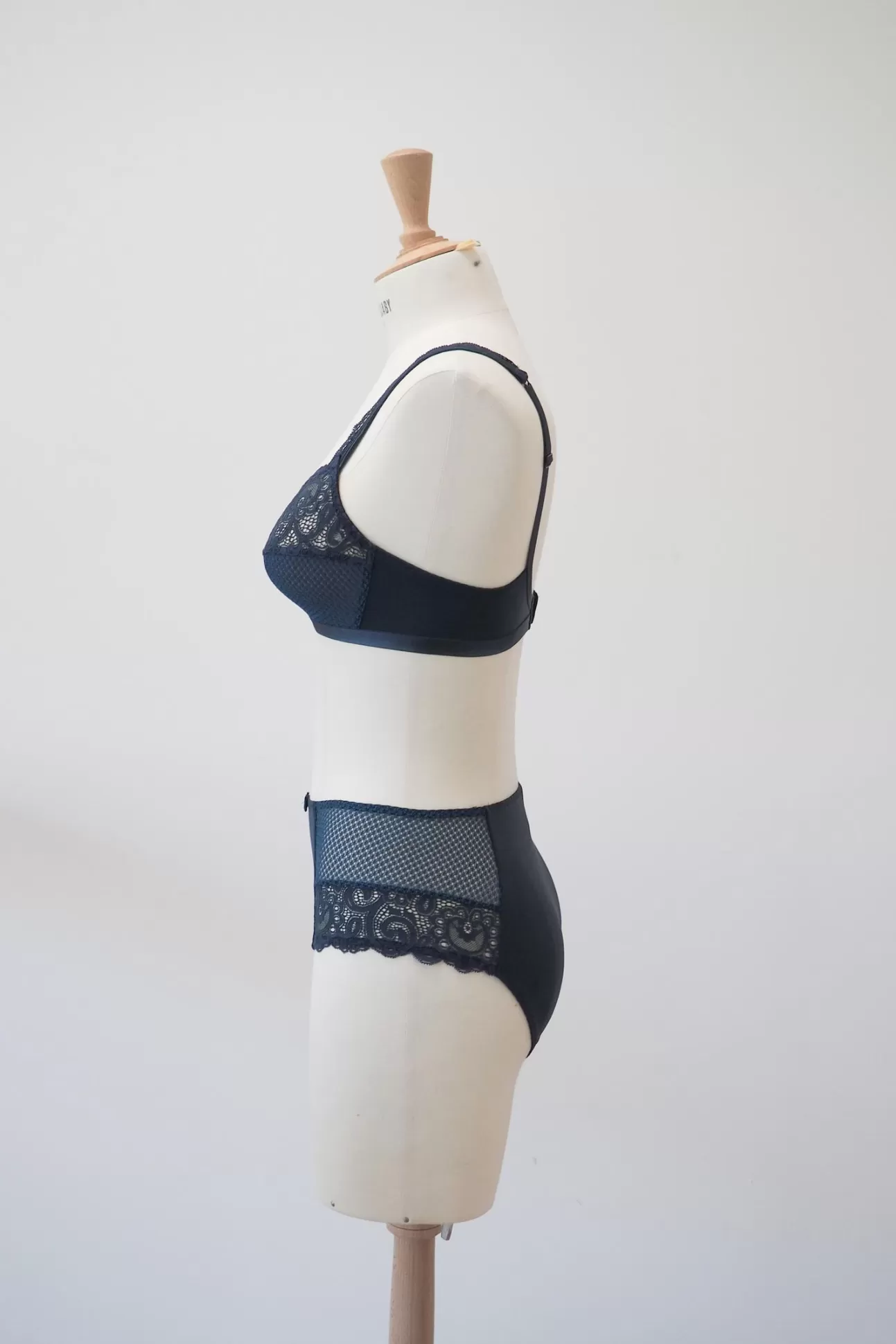 Maison Lejaby Gaby*Soutien-Gorge Sans Armatures Bleu Nuit En Dentelle De Calais Nuit Bleue