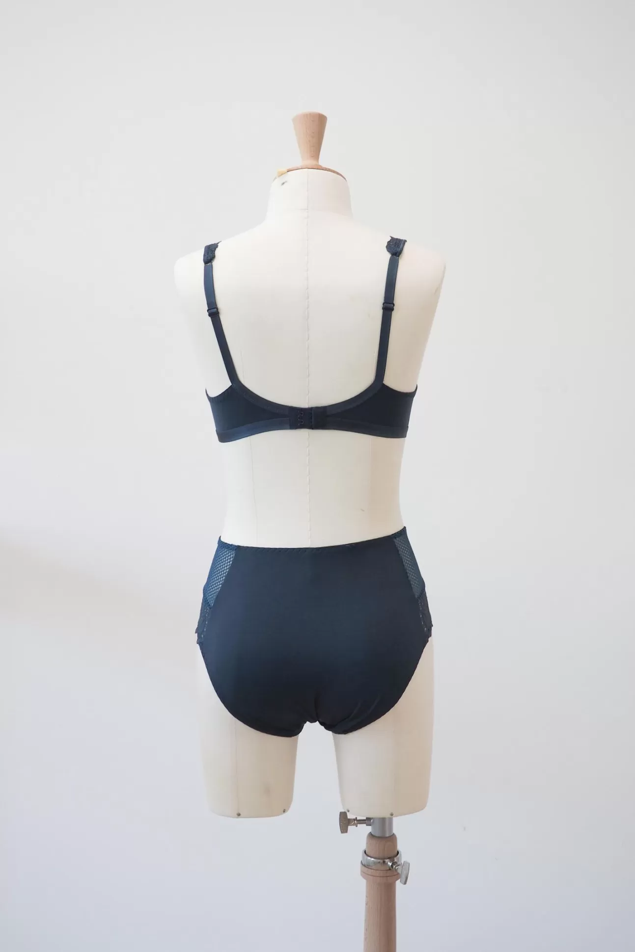 Maison Lejaby Gaby*Soutien-Gorge Sans Armatures Bleu Nuit En Dentelle De Calais Nuit Bleue