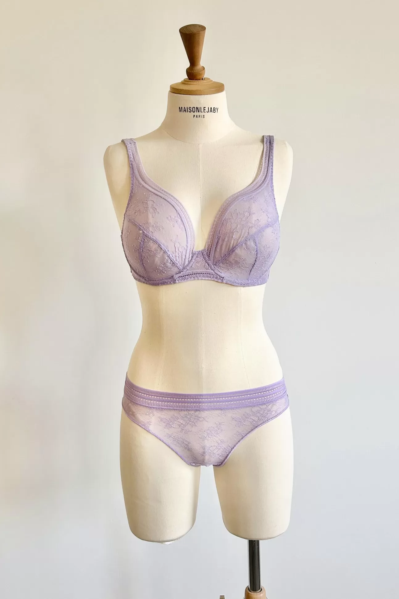 Maison Lejaby Bonnets F, G, H*Soutien-Gorge Triangle Grande Taille Parme En Dentelle Pensee
