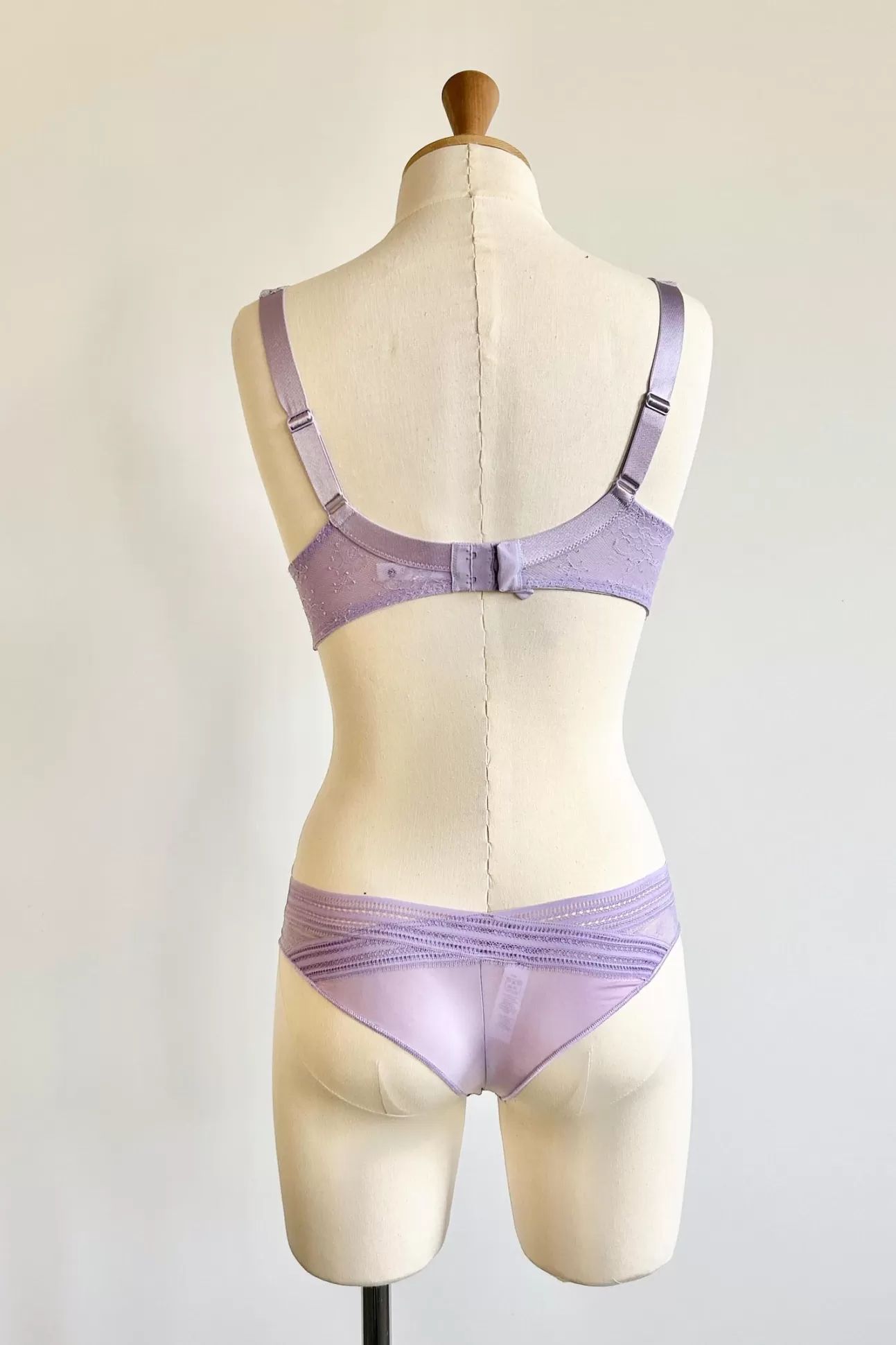 Maison Lejaby Bonnets F, G, H*Soutien-Gorge Triangle Grande Taille Parme En Dentelle Pensee